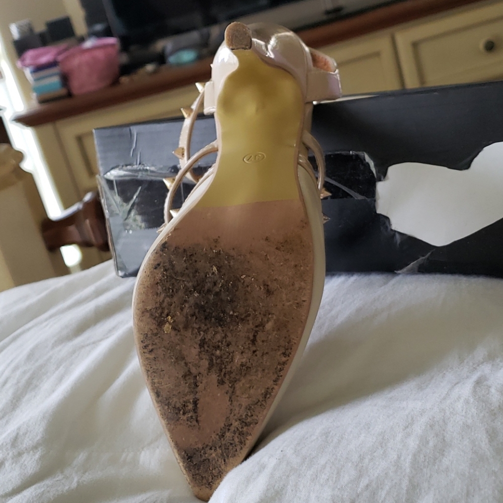 Heels - Picture 4 of 5